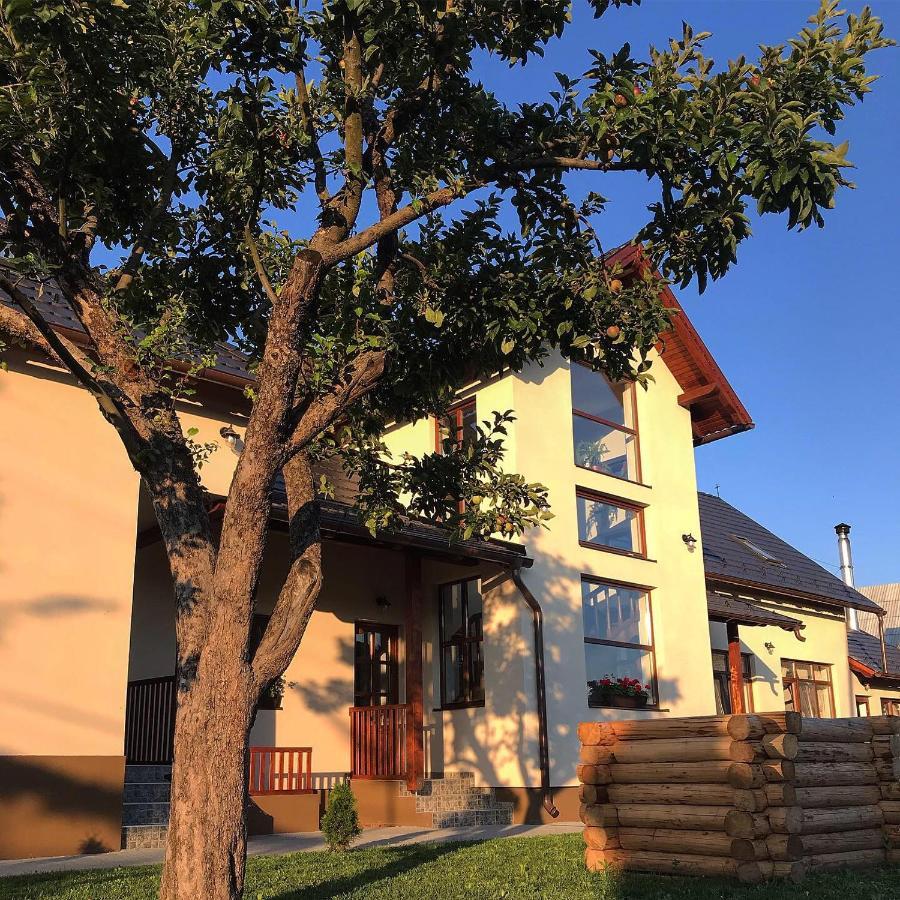 Famives Vendeghaz Bed & Breakfast Racu Exterior photo