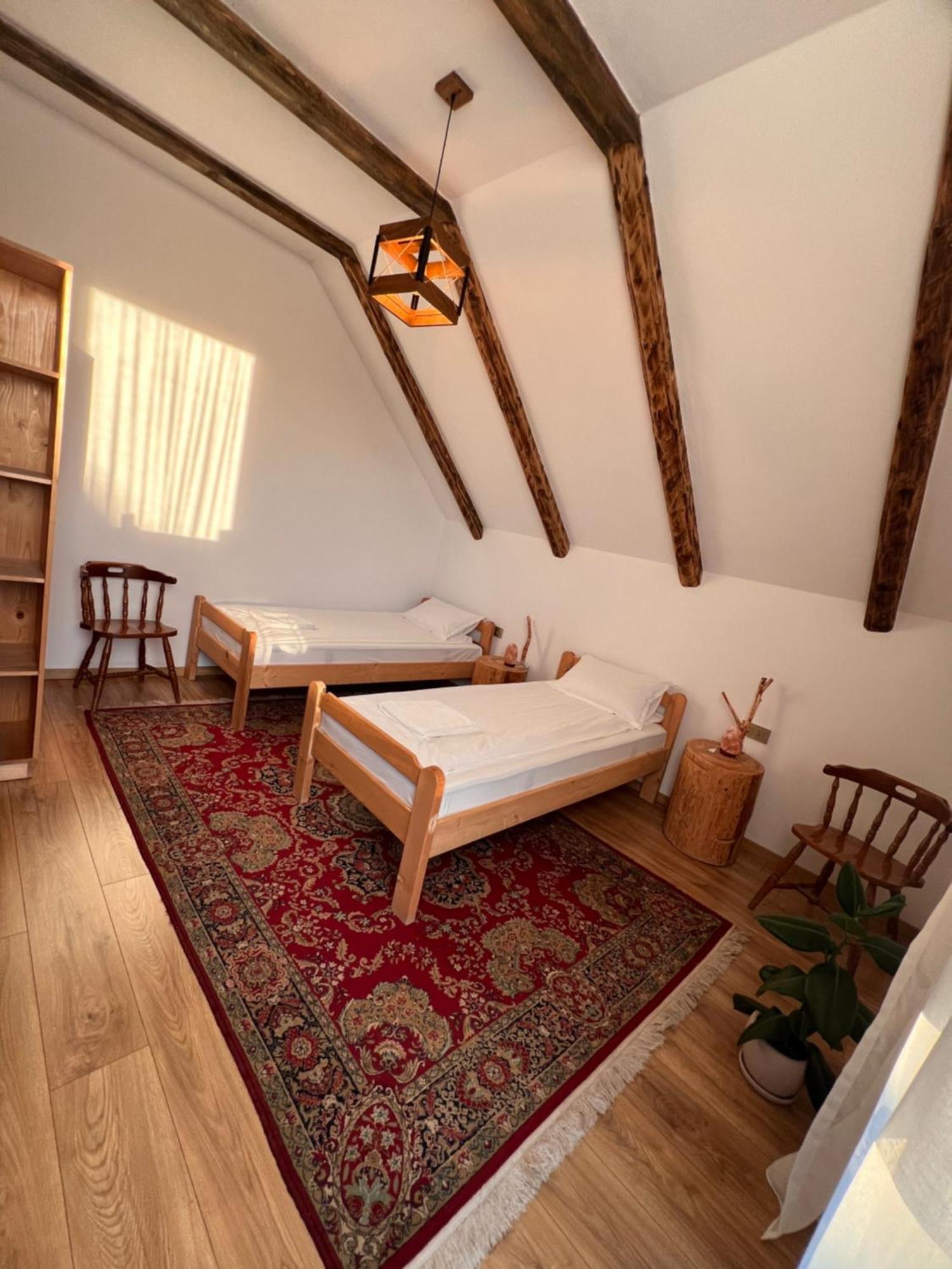 Famives Vendeghaz Bed & Breakfast Racu Exterior photo