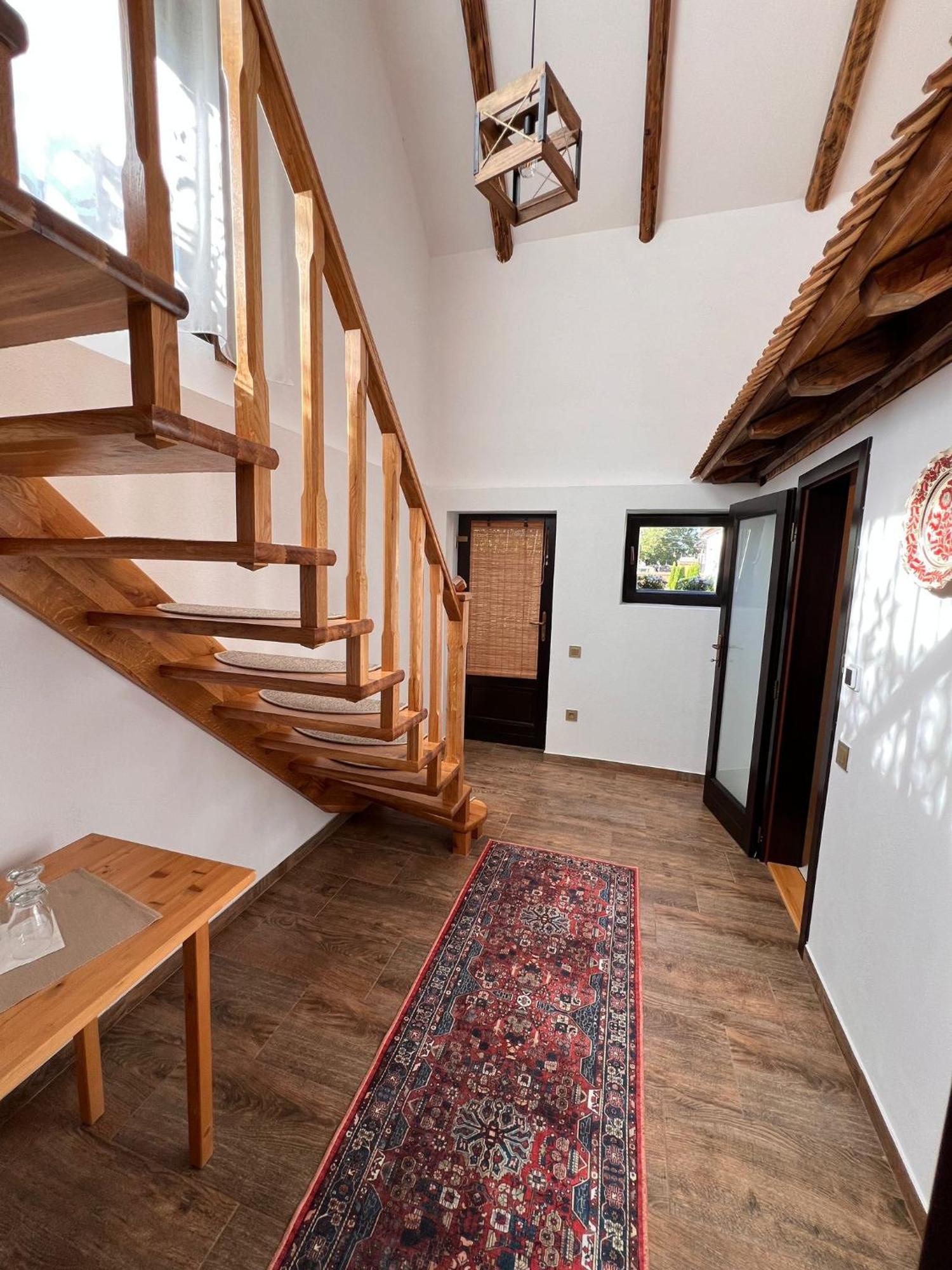Famives Vendeghaz Bed & Breakfast Racu Exterior photo