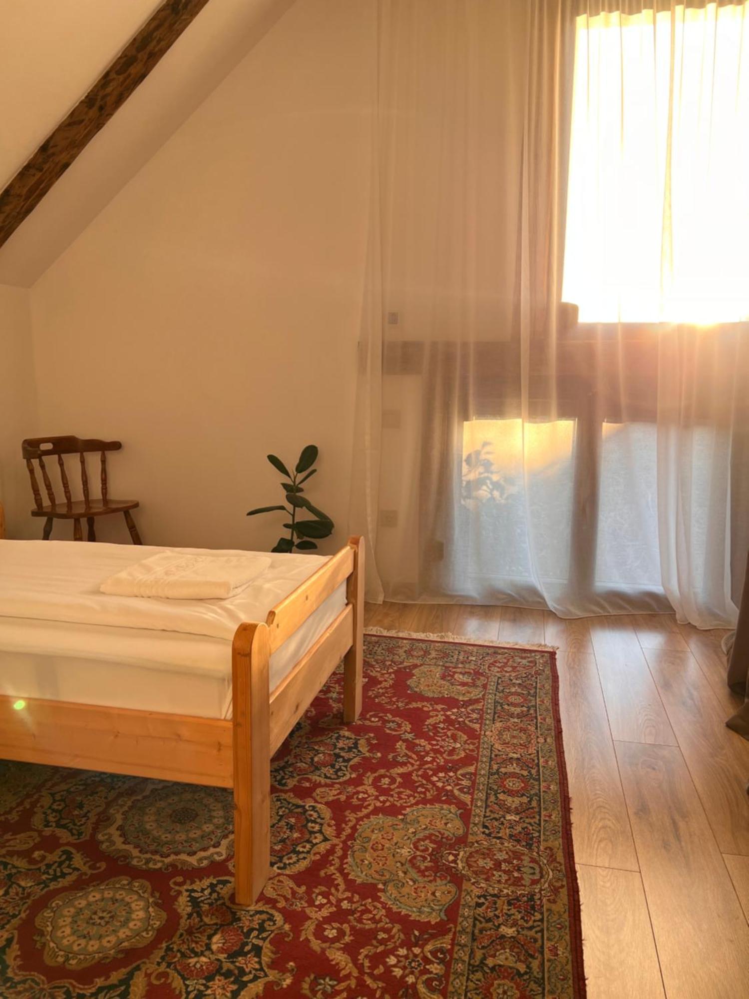 Famives Vendeghaz Bed & Breakfast Racu Exterior photo